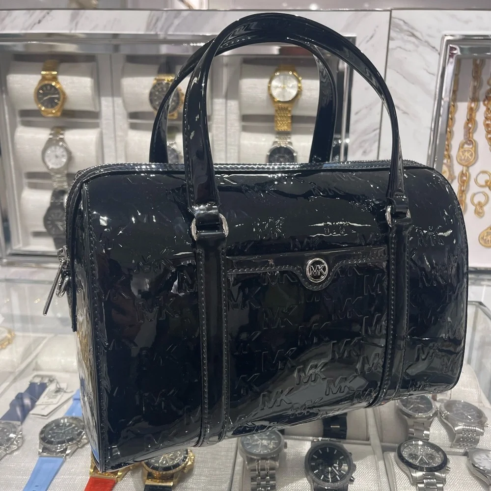 MICHAEL KORS Jet Set Medium Patent Logo Debossed Duffel Crossbody Bag
Black
NWT - Picture 16 of 16